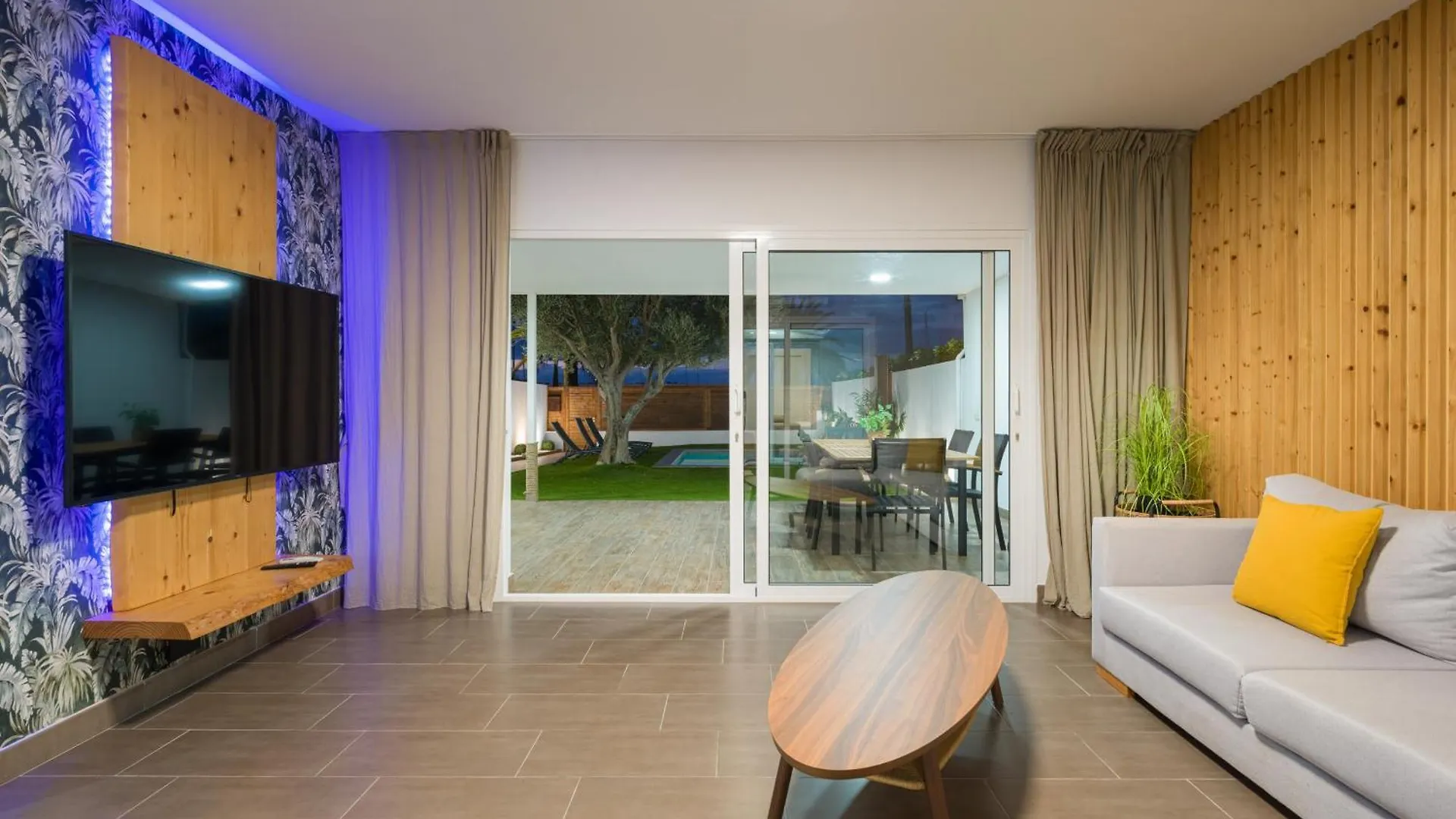 Pasito Blanco Villas  פסיטו בלנקו