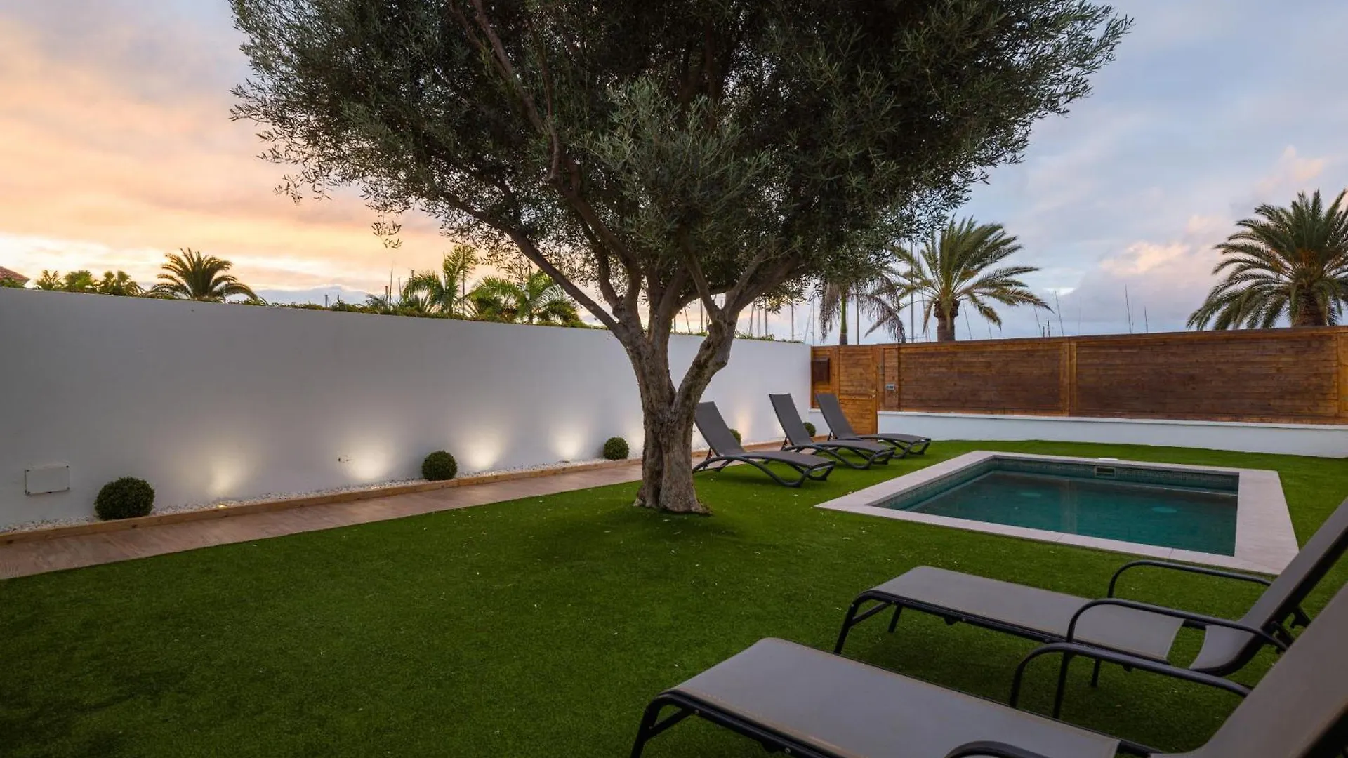 Pasito Blanco Villas